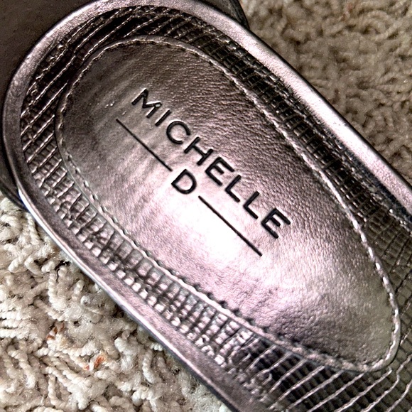 MICHELLE D. Silver Strappy SANDALS💝Pretty & Dressy Size 9 Comes w/Original Box - Picture 6 of 15